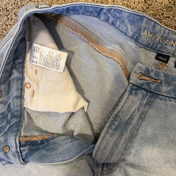 American Eagle Outfitters Light Blue Ripped Boyfriend Jeans - Picture 3 of 3